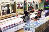 Video cướp tiệm vàng táo tợn tại Cam Ranh, Khánh Hòa
