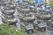 Hàn Quốc phô diễn vũ khí át chủ bài trong cuộc diễu binh hiếm hoi sau một thập kỷ