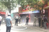 Cháy siêu thị khói bay mù mịt ở phường Mai Dịch