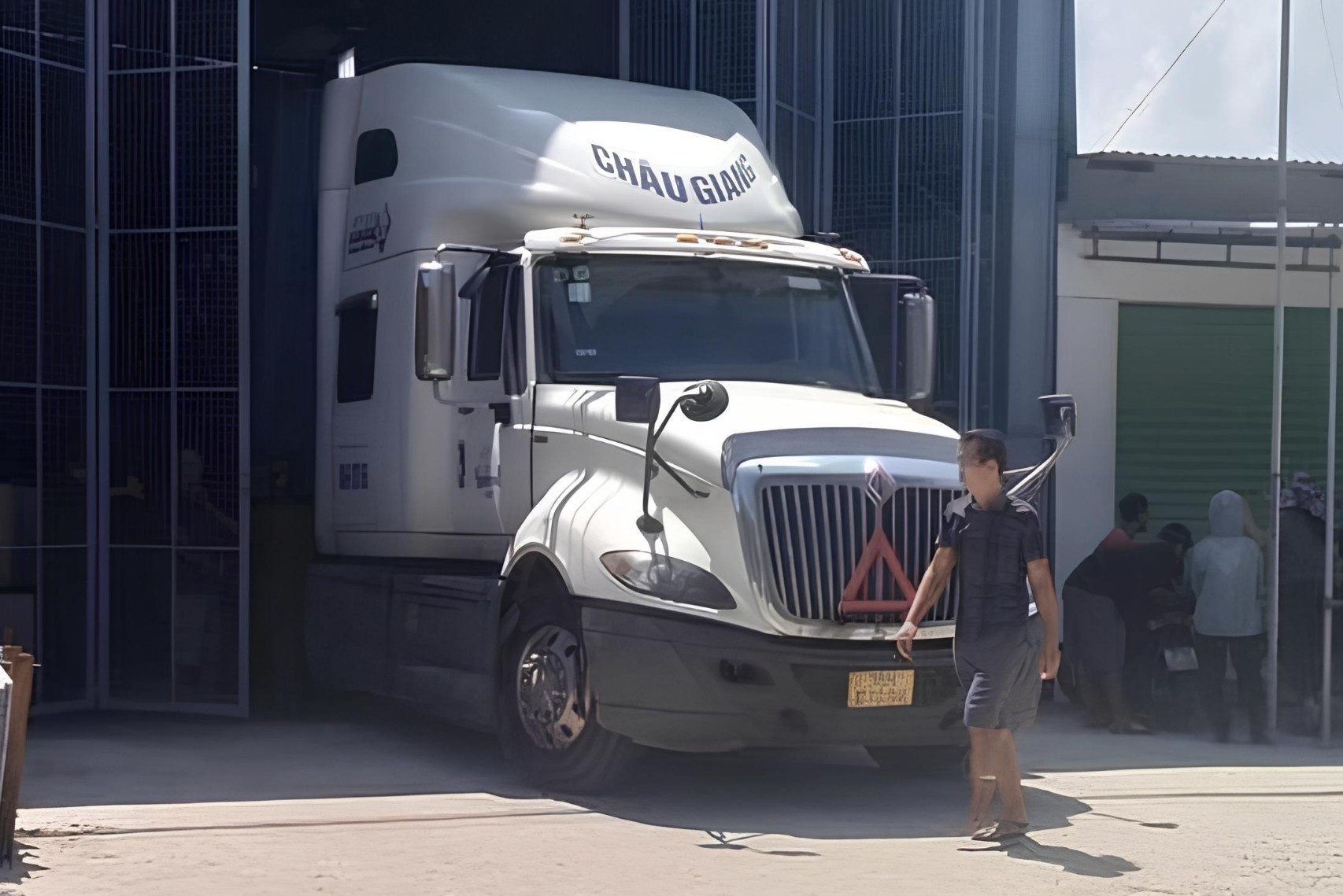 Ba người tử vong khi vận chuyển đá ốp lát