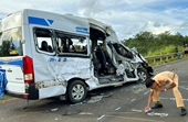CLIP Xe tải chạy lấn làn đâm xe khách, khiến 13 người thương vong ở Đắk Lắk