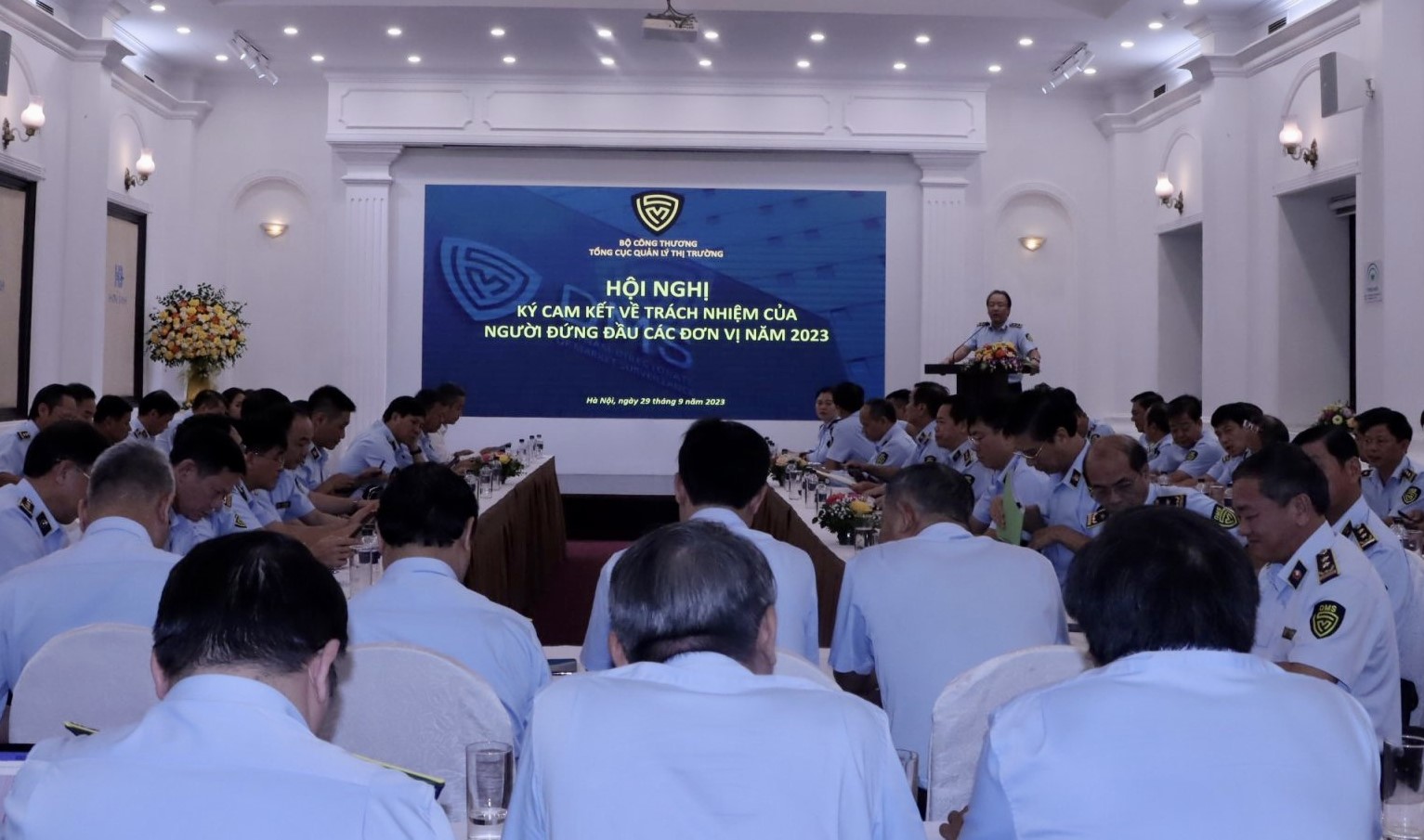 Quản lý thị trường Những kết quả từ bản cam kết “2 đi đầu, 3 cam kết”