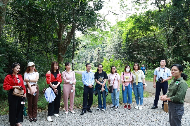 Báo Bảo vệ pháp luật chung tay bảo vệ động vật hoang dã