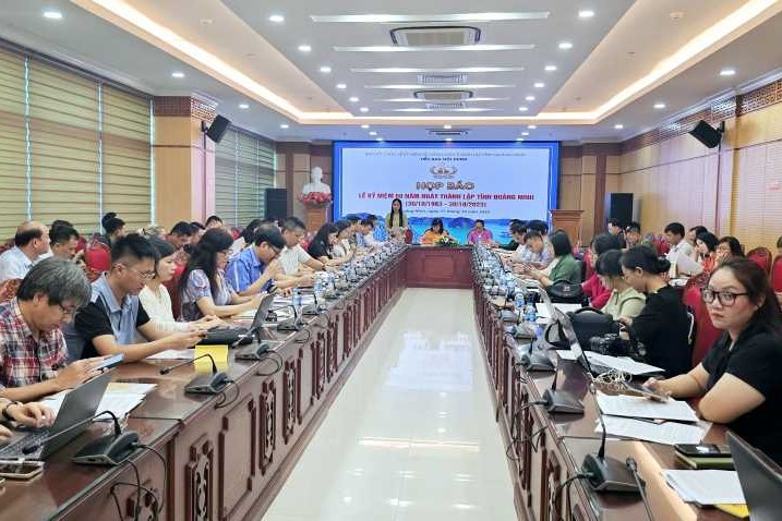 Khoảng 10 000 người tham dự Lễ kỷ niệm 60 năm Ngày thành lập tỉnh Quảng Ninh