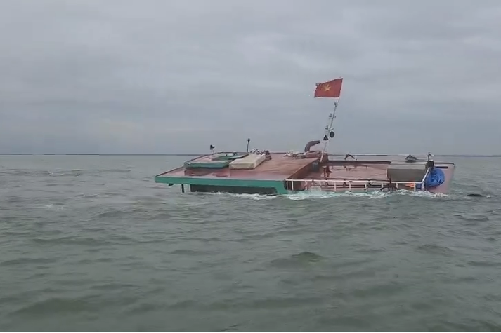 Cứu nạn thành công 2 thuyền viên gặp nạn trên biển