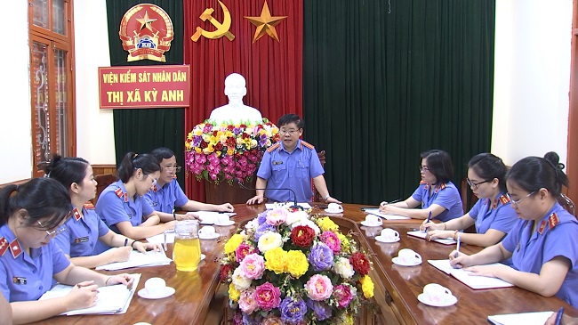 Ai phải trả nợ