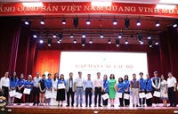 CLB Nhà báo Thành Nam tặng quà cho sinh viên ngành báo chí