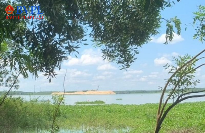 Lật ghe khi hái bông súng trên sông, 2 mẹ con và một thanh niên tử vong thương tâm