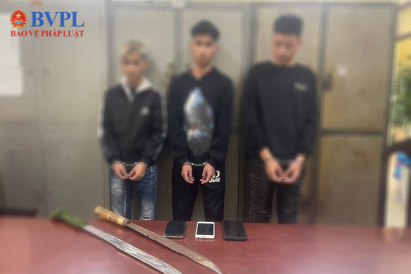 Bắt nhóm đối tượng chuyên cướp tài sản của học sinh