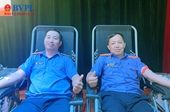 Cán bộ VKSND huyện Yên Phong tham gia hiến máu nhân đạo