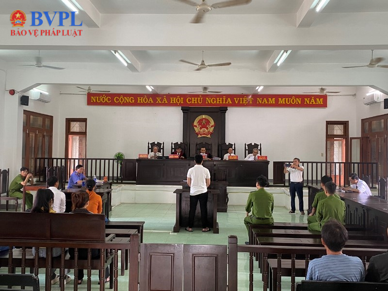 Bênh bạn gái, vô cớ chém trọng thương người can ngăn