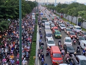 Tai nạn giờ cao điểm cửa ngõ sân bay Tân Sơn Nhất kẹt xe nghiêm trọng