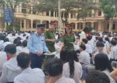 Quản lý thị trường Lào Cai tuyên truyền về tác hại thuốc lá điện tử cho học sinh