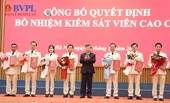 Viện trưởng Lê Minh Trí trao quyết định bổ nhiệm Kiểm sát viên cao cấp