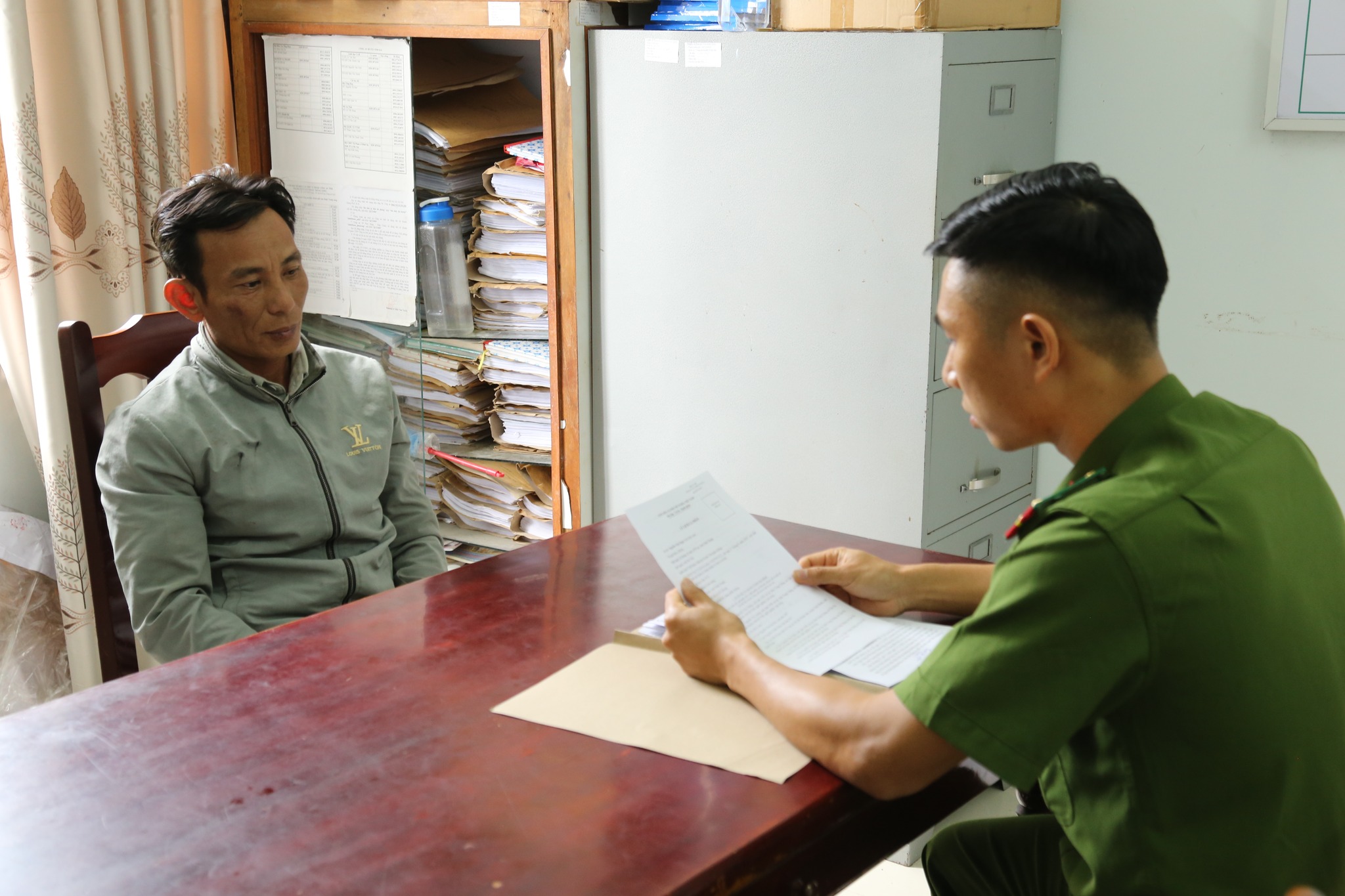 Bắt giữ đối tượng chống đối, đập vỡ máy đo nồng độ cồn của tổ tuần tra giao thông