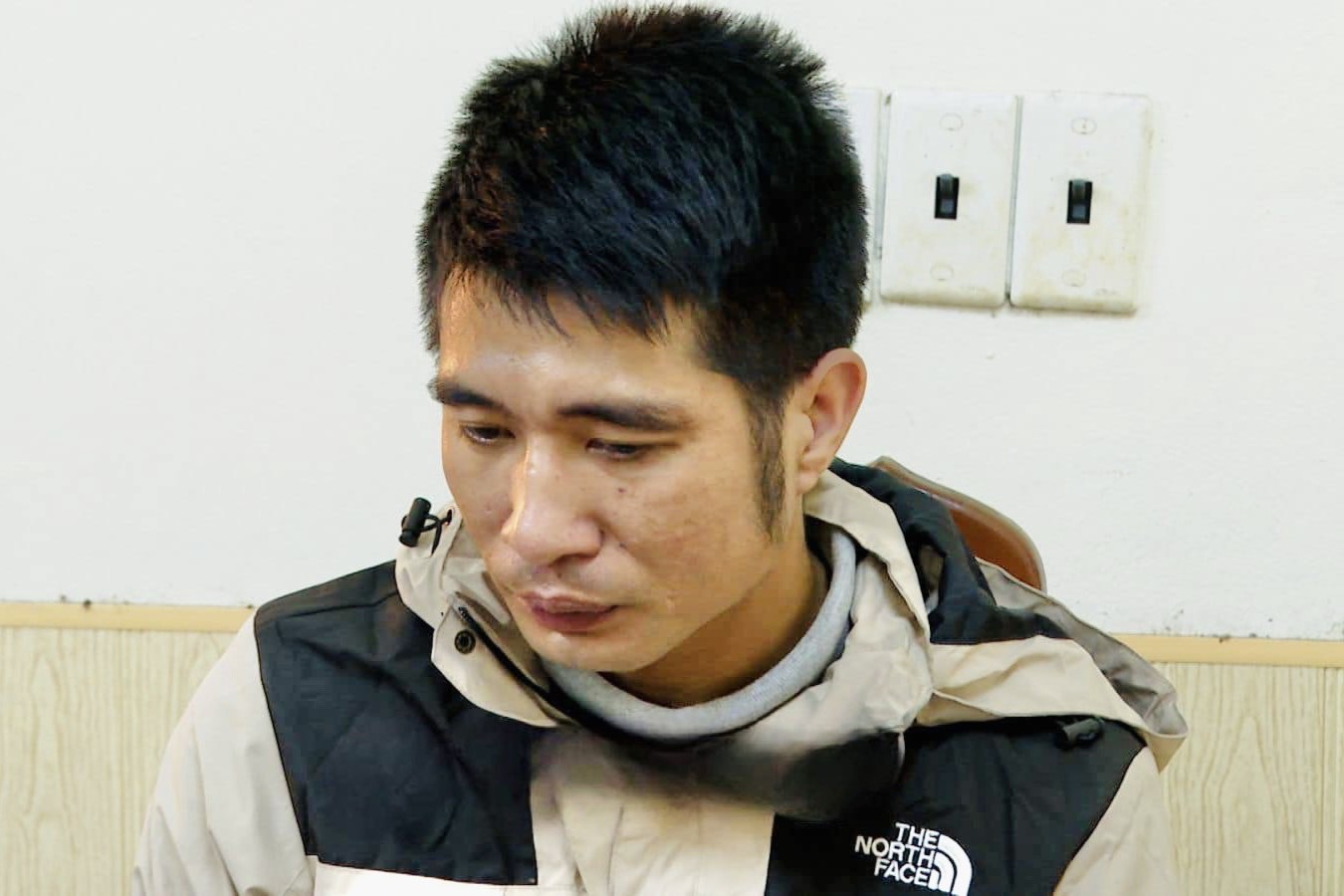 “Ma men” lái xe máy hất văng CSGT rồi bỏ chạy