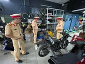 Cảnh sát giao thông Đà Nẵng kiểm tra cơ sở độ chế xe máy