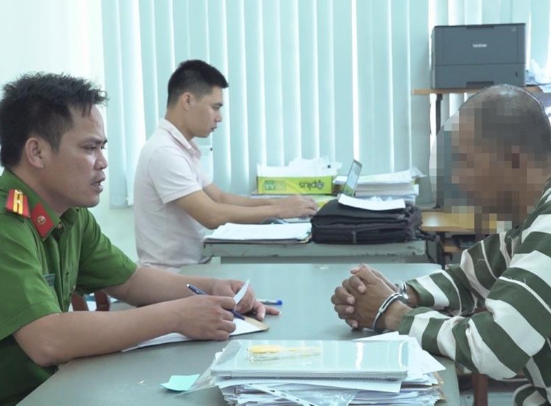 Mua thuốc ngủ bỏ vào ly rượu bạn nhậu, cướp tài sản