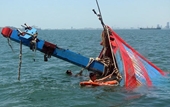 Khẩn trương hỗ trợ, cứu nạn 14 ngư dân tàu cá bị chìm ngoài khơi đảo Phú Quý