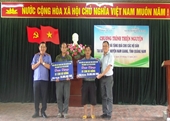 VKSND tỉnh Quảng Nam tặng quà cho các gia đình có hoàn cảnh khó khăn