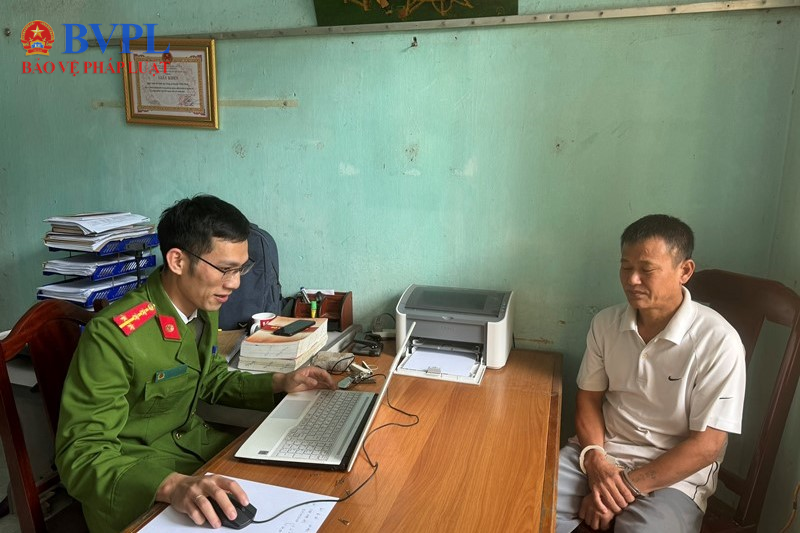 Mượn điện thoại của trẻ con, hiện nguyên hình tên cướp