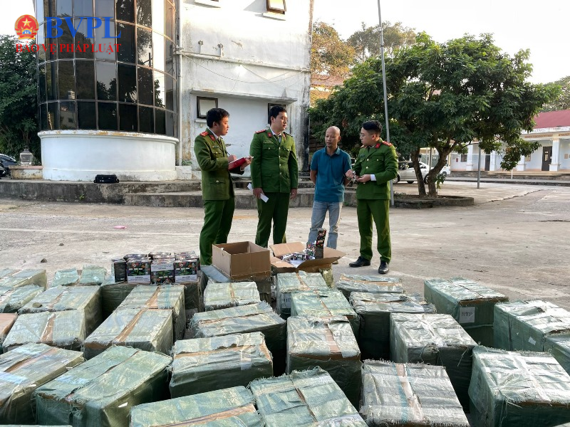 Vận chuyển “thuê” 19 200 điếu thuốc lá điện tử