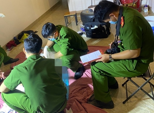 Đối tượng dùng súng ép người yêu tự tử ở nhà nghỉ