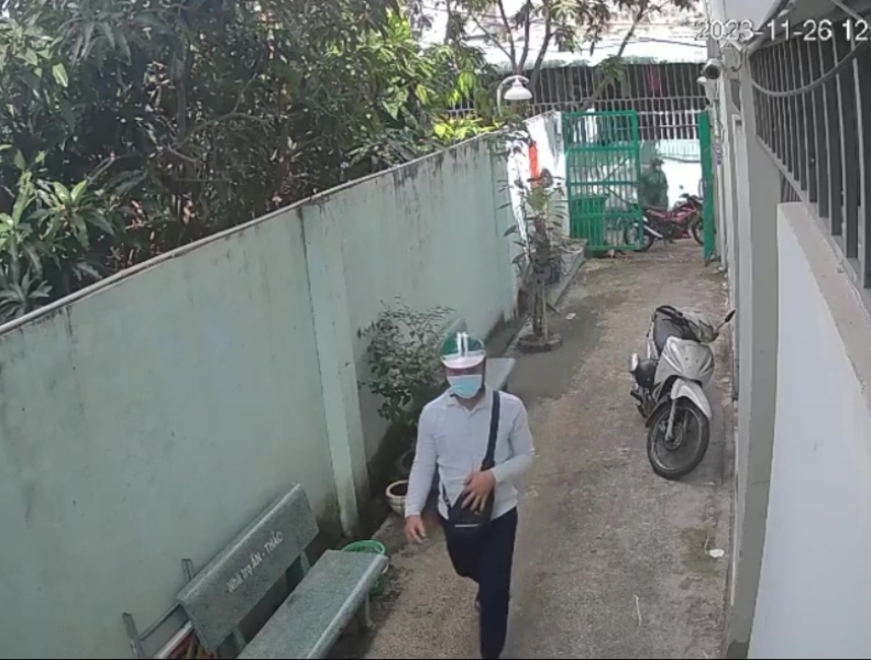 CLIP Hai đối tượng liên tục trộm 2 xe máy đắt tiền chỉ trong 10 phút