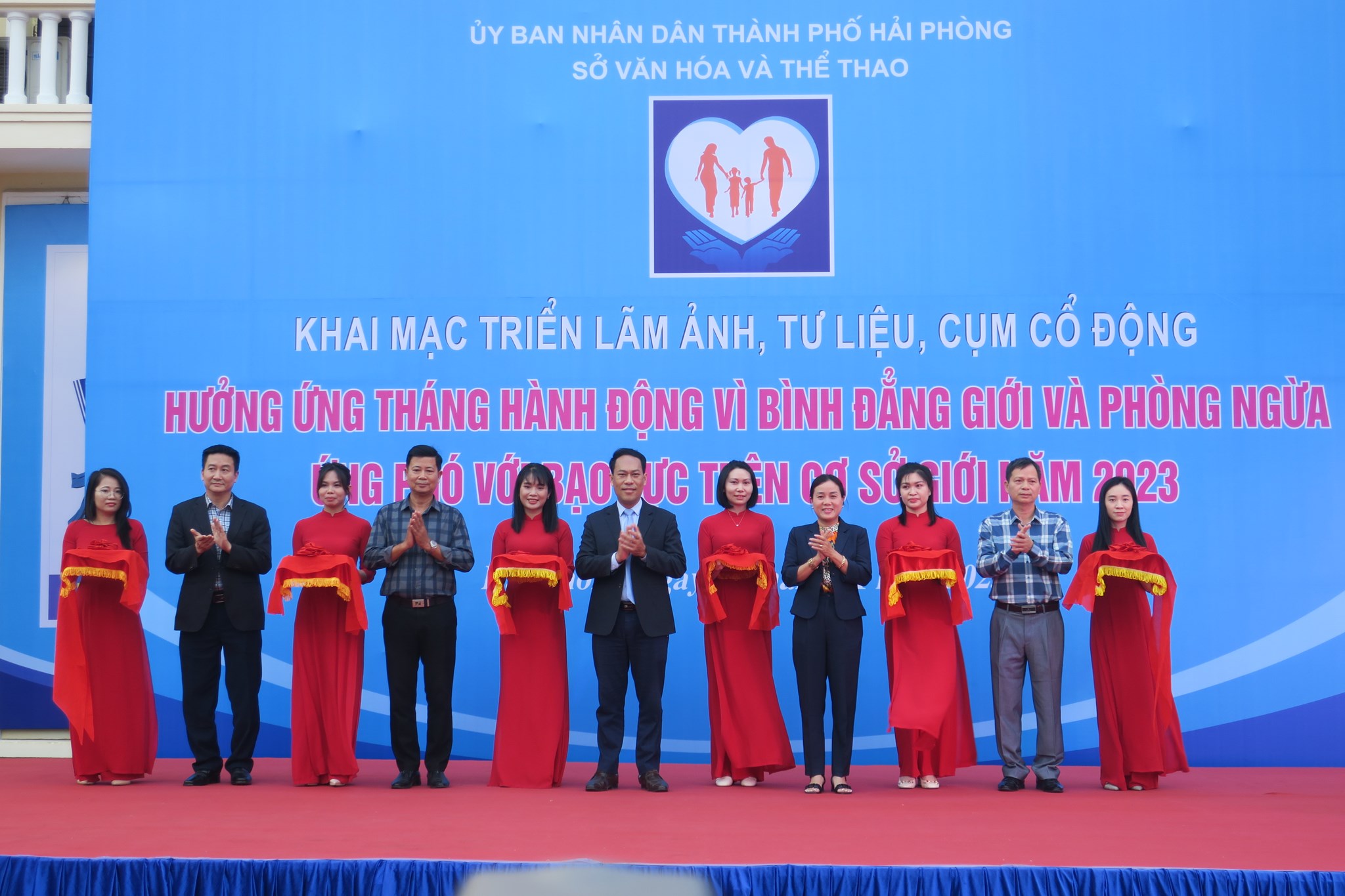 Khai mạc Triển lãm chủ đề “Gia đình – Tổ ấm yêu thương”