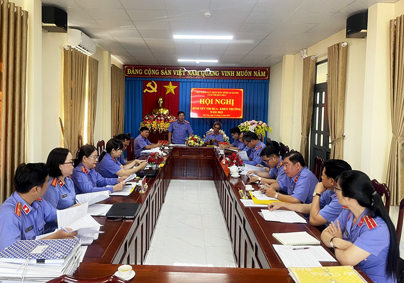 Cụm Thị đua số 1 VKSND tỉnh An Giang bình xét thi đua năm 2023