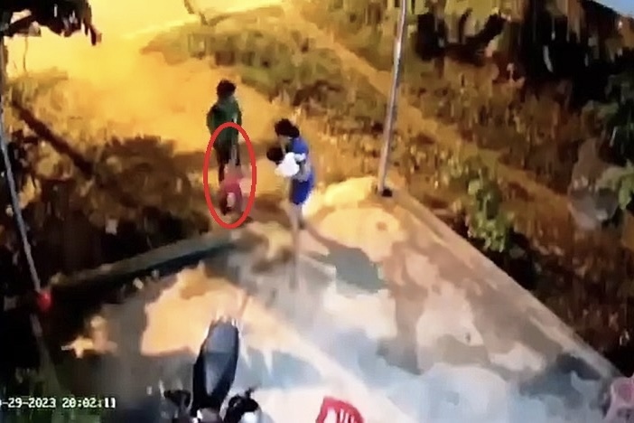 Khởi tố người bố đánh con gái 3 tuổi rạn xương vai