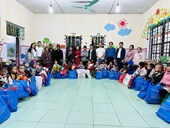 Trao tặng 825 thẻ BHYT và 252 suất quà “sưởi ấm” cho các em học sinh có hoàn cảnh khó khăn huyện Si Ma Cai