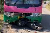 Hai bố con tử vong thương tâm sau khi va chạm mạnh với xe buýt ở Đắk Lắk