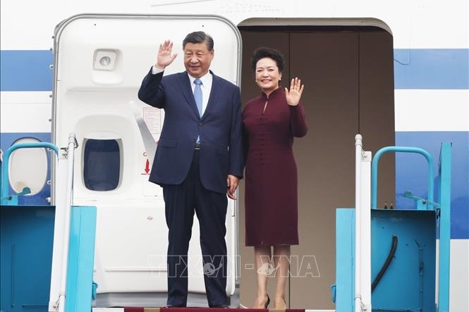 Tổng Bí thư, Chủ tịch nước Trung Quốc Tập Cận Bình đến Hà Nội, bắt đầu chuyến thăm cấp Nhà nước tới Việt Nam