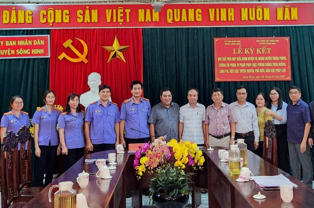 VKSND và UBND huyện Sông Hinh ký kết quy chế phối hợp