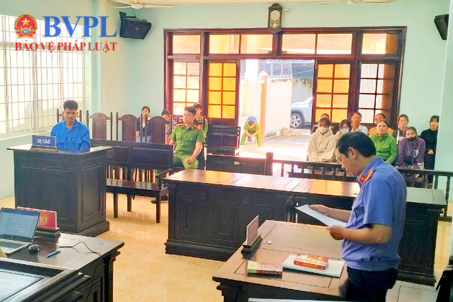 Lãnh án vì tông chiến sĩ CSGT ngã xuống đường bất tỉnh