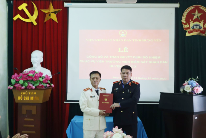 Trao Quyết định điều động, bổ nhiệm Viện trưởng VKSND huyện Phù Cừ