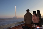 Chùm ảnh Triều Tiên phóng tên lửa đạn đạo xuyên lục địa Hwasong-18