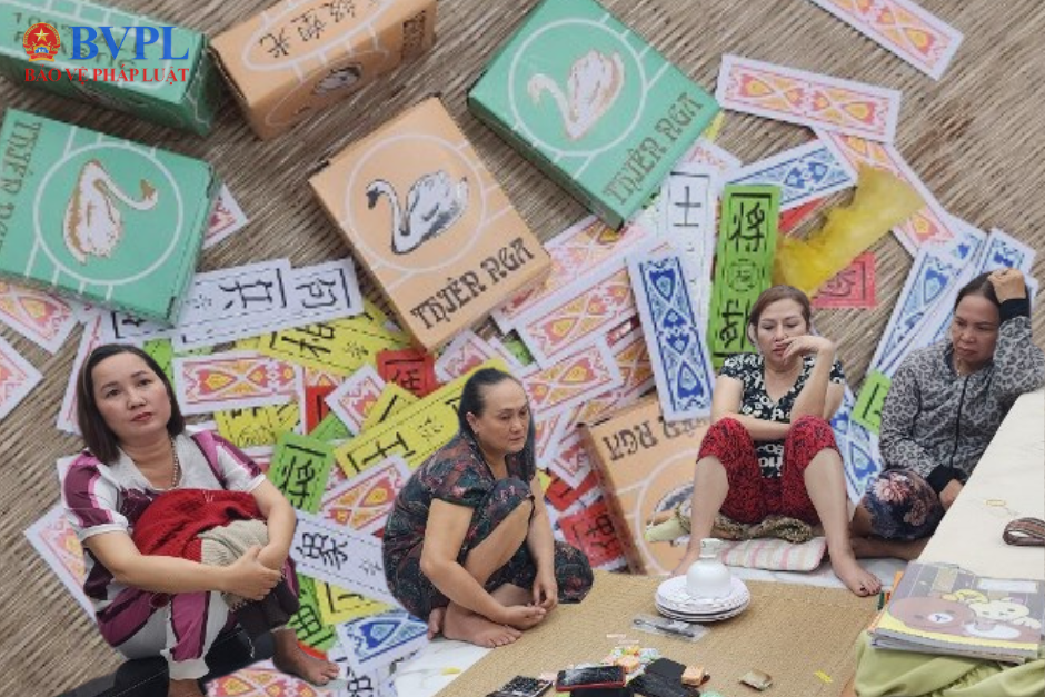 Bắt quả tang 4 “quý bà” đánh bài tứ sắc ăn tiền