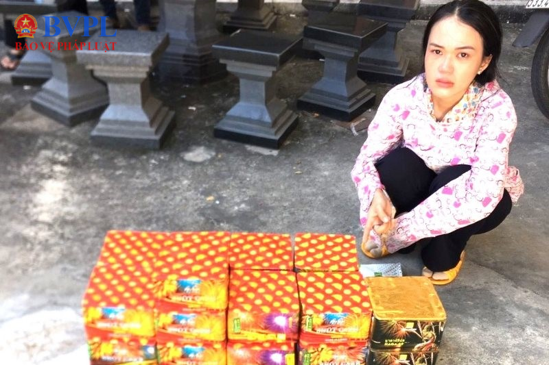 Bắt “hot girl” vận chuyển pháo nổ tiêu thụ dịp Tết