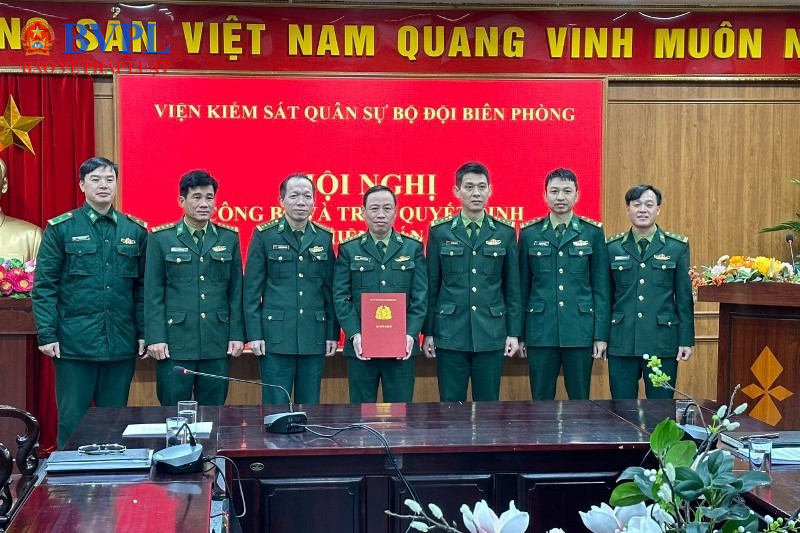 Trao quyết định bổ nhiệm lại chức vụ Viện trưởng VKSQS khu vực 1