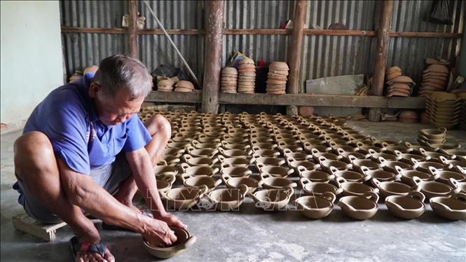 Làng nghề 100 tuổi nắn nồi đất ở Hòn Đất