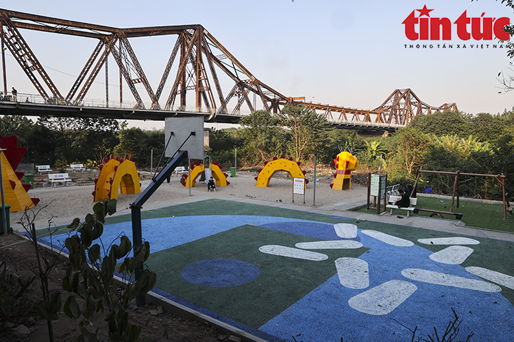 Cận cảnh các sân chơi sinh thái ven sông Hồng được cải tạo từ bãi rác
