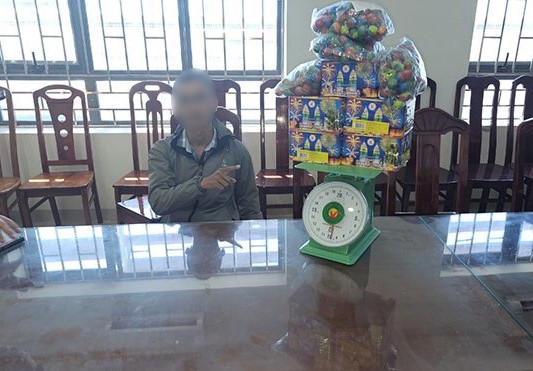 Bắt đối tượng vận chuyển, buôn bán gần 10kg pháo nổ dịp cuối năm