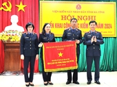 VKSND tỉnh Hà Tĩnh đón nhận Cờ thi đua của Chính phủ