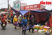 Náo nức phiên chợ Tết tất niên của đồng bào Mông vùng cao Pà Cò
