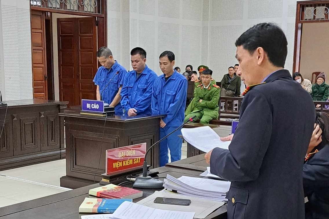 Lĩnh án vì dằn mặt không cho xe đối phương chạy trước đón khách