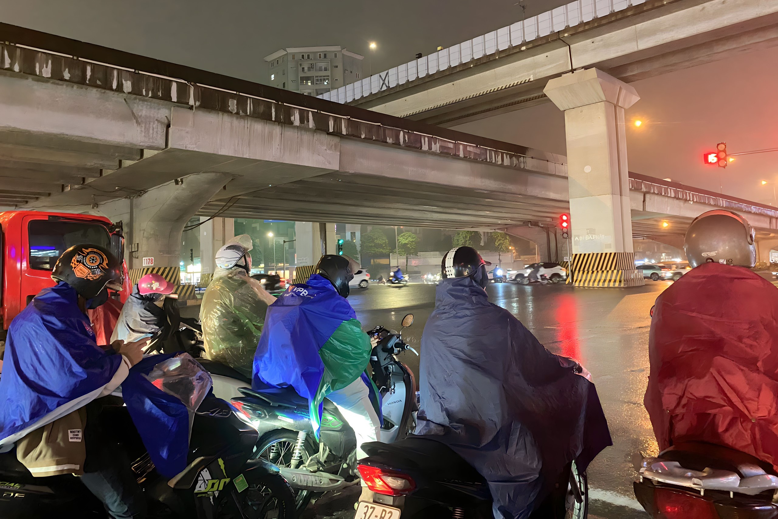 Thời tiết ngày 12 1 Bắc Bộ duy trì mưa rét, cảnh báo triều cường ở miền Nam