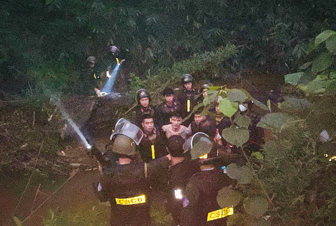 200 Cảnh sát truy bắt đối tượng dùng súng bắn trả lực lượng chức năng