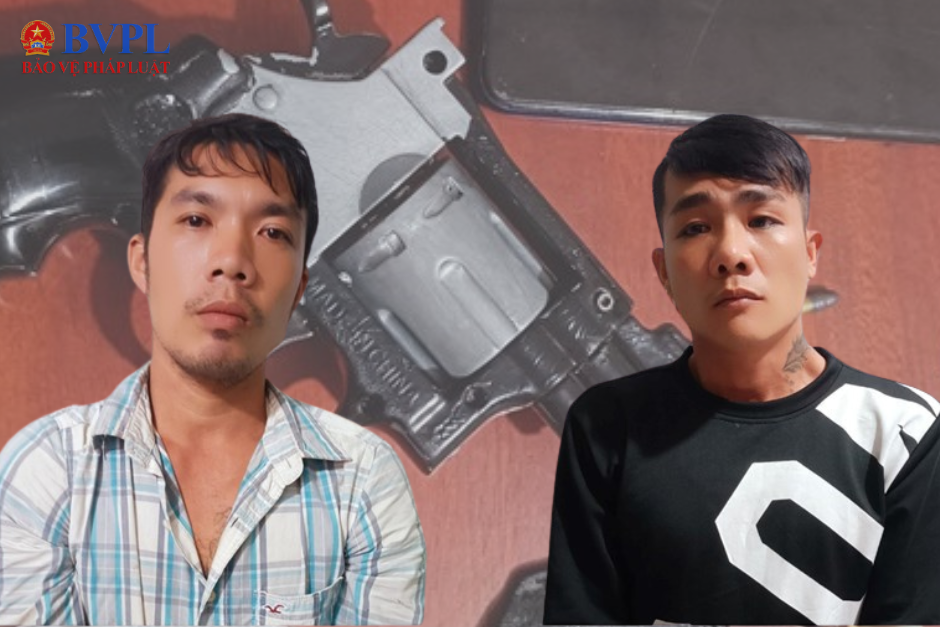 Bắt giữ 2 đối tượng đi chơi đêm mang theo súng